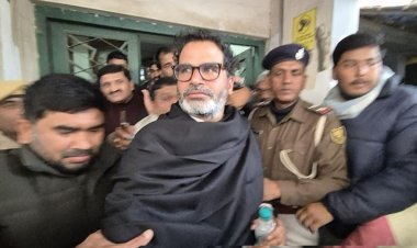 अस्पताल में भर्ती प्रशांत किशोर ने घोषणा की, "मेरा जानलेवा अनशन जारी रहेगा।"