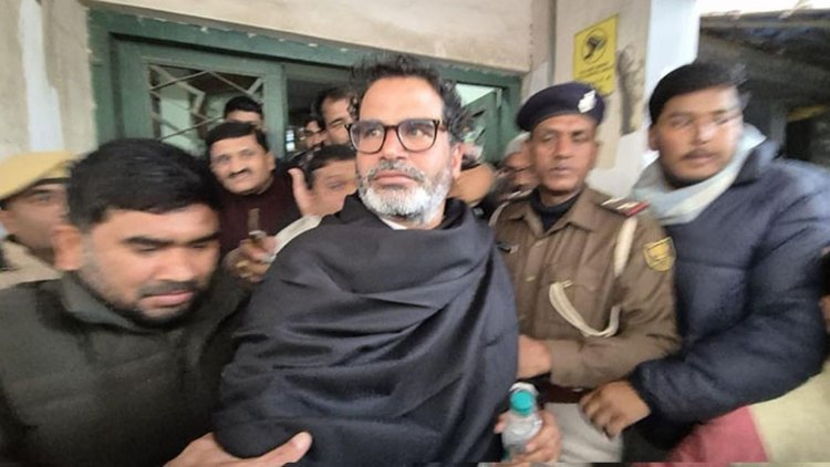 अस्पताल में भर्ती प्रशांत किशोर ने घोषणा की, "मेरा जानलेवा अनशन जारी रहेगा।"